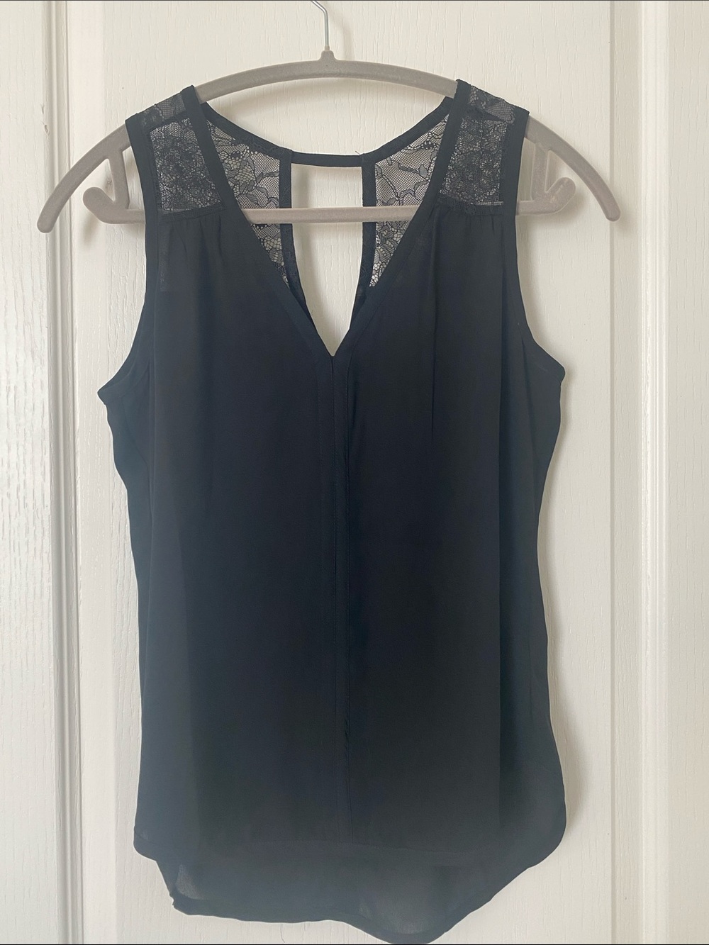 Banana Republic Petites Black Sleeveless V-Neck Tank (XSP)